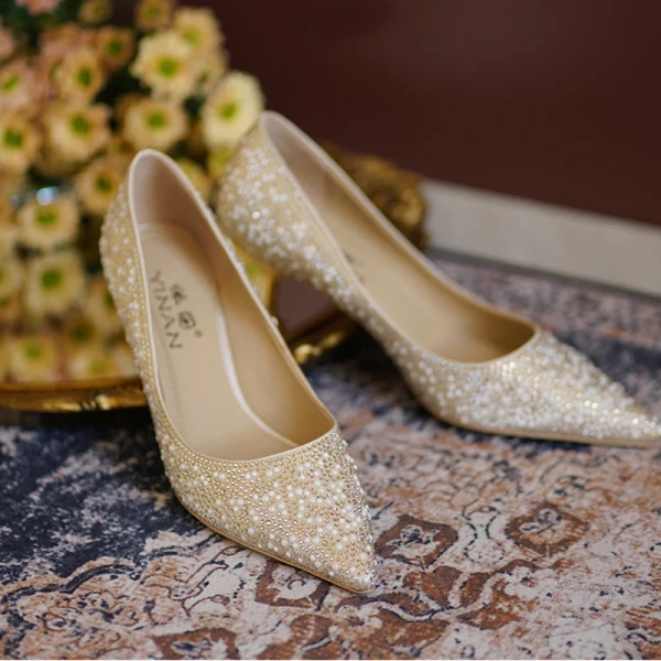 Glittrande Guld Pärla Rhinestone Brudskor 2020 Läder 6 cm Stilettklackar Spetsiga Bröllop Pumps