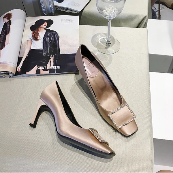 Elegant Champagne Silk Satin Evening Party Pumps 2021 Rhinestone Buckle 7 cm Stiletto Heels Pointed Toe High Heels