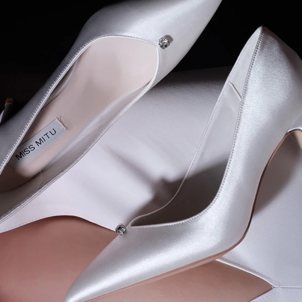 Elegant Modest / Simple Ivory Rhinestone Wedding Shoes 2021 Satin Leather 8 cm Stiletto Heels Pointed Toe Wedding Pumps High Heels