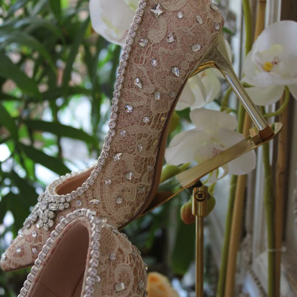 Charming White Lace Rhinestone Wedding Shoes 2021 Leather 7 cm Stiletto Heels High Heels Pointed Toe Wedding Pumps