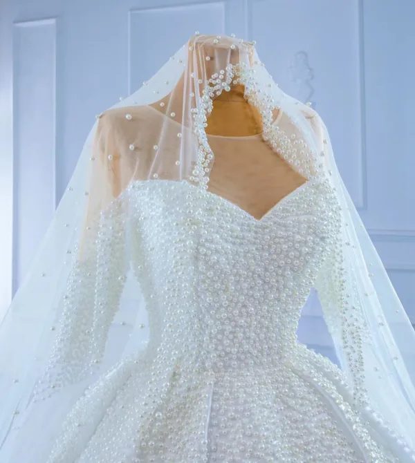 Haut de Gamme Ivoire Perlage Perle Robe De Mariée 2021 Robe Boule Encolure Dégagée Manches Longues Royal Train Mariage