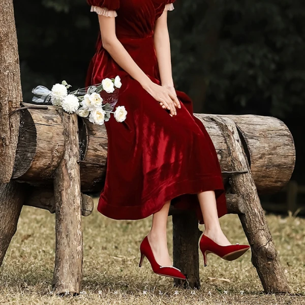 Elegant Red Pearl Suede Wedding Shoes 2021 7 cm Stiletto Heels Pointed Toe Wedding Pumps High Heels