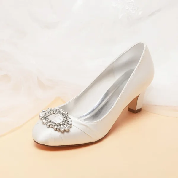 Elegant Ivory Rhinestone Wedding Shoes 2024 6 cm Thick Heels Pointed Toe Wedding Pumps High Heels