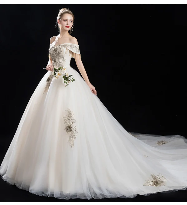 Élégant Champagne Robe De Mariée 2018 Princesse En Dentelle Fleur Perlage Gland Faux Diamant De l'épaule Dos Nu Manches Courtes Cathedral Train Mariage
