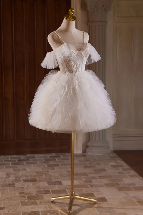 Chic / Belle Blanche Perle En Dentelle Fleur Courte Volants en Cascade Robe De Fête 2024 Robe Boule Bretelles Spaghetti Sans Manches Dos Nu Robe De Ceremonie