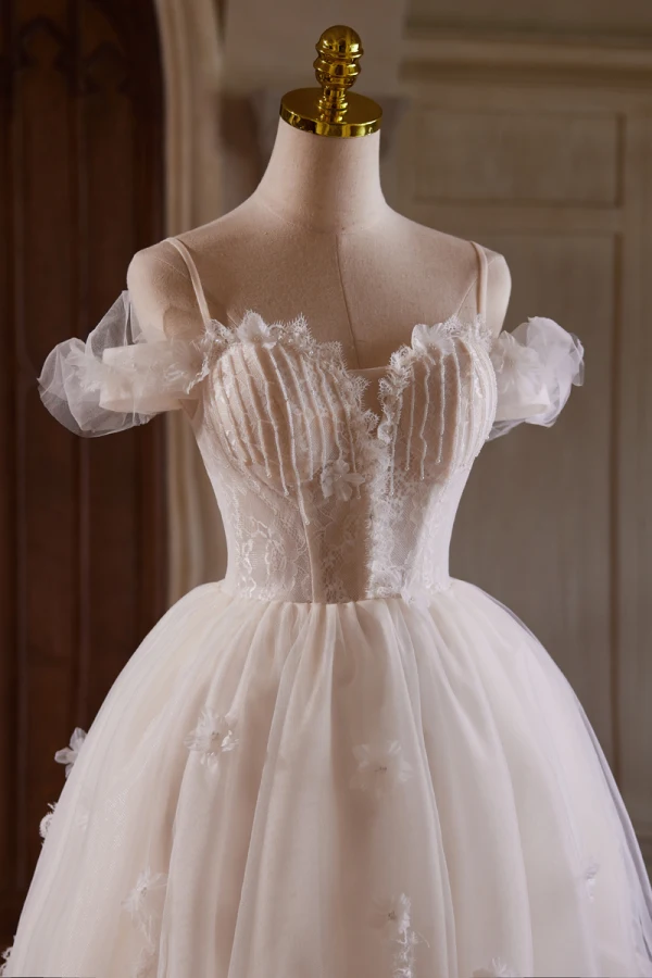 Charmant Blanche Perlage En Dentelle Fleur Appliques Courte Robe De Fête 2024 Robe Boule Bretelles Spaghetti Sans Manches Dos Nu Robe De Ceremonie