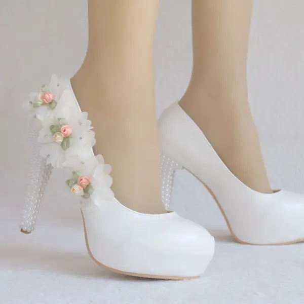 Elegant White Wedding Shoes 2018 Appliques Rhinestone 9 cm Stiletto Heels Round Toe Wedding Pumps