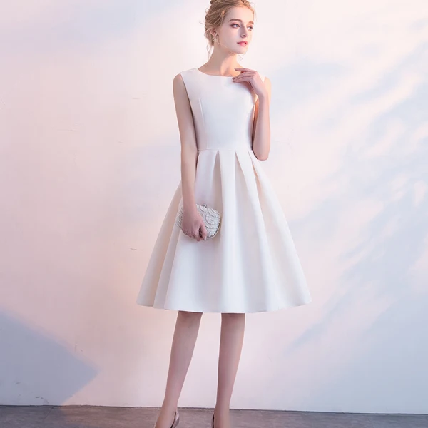 Chic / Beautiful Champagne Homecoming Graduation Dresses 2018 A-Line / Princess Bow Scoop Neck Sleeveless Knee-Length Formal Dresses