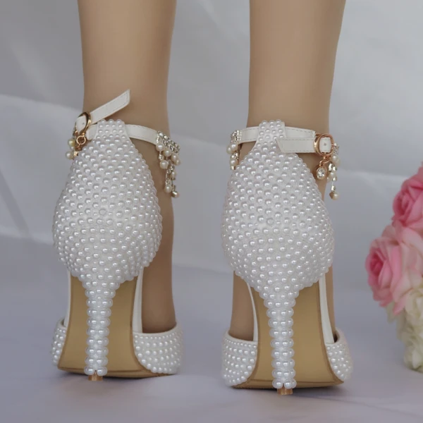 Charmant Blanche Chaussure De Mariée 2018 Perle Faux Diamant Gland 9 cm Talons Aiguilles Bride Cheville À Bout Pointu Mariage Talons Hauts