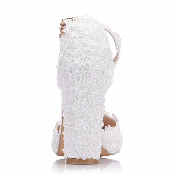 Schöne Weiß Brautschuhe 2018 Spitze Blumen Perle Knöchelriemen 8 cm Thick Heels Spitzschuh Hochzeit Hochhackige
