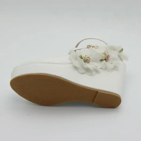 Modern / Fashion White Outdoor / Garden Womens Shoes 2018 Appliques Rhinestone Ankle Strap 9 cm Wedges Round Toe