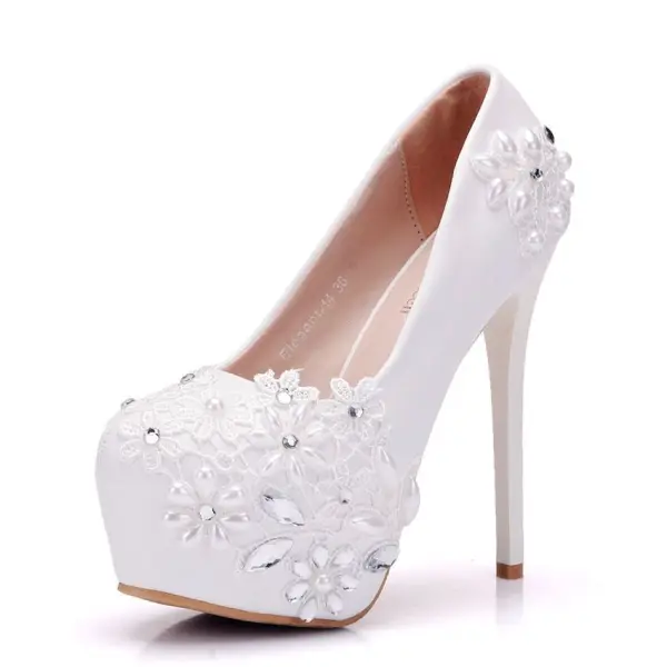 Moderne / Mode Blanche Chaussure De Mariée 2018 Appliques En Dentelle Perle Faux Diamant 14 cm Talons Aiguilles À Bout Rond Mariage Escarpins