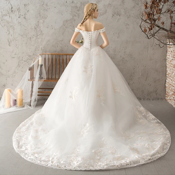 Abordable Ivoire Robe De Mariée 2018 Robe Boule En Dentelle Fleur Perle Faux Diamant Paillettes Dos Nu Chapel Train