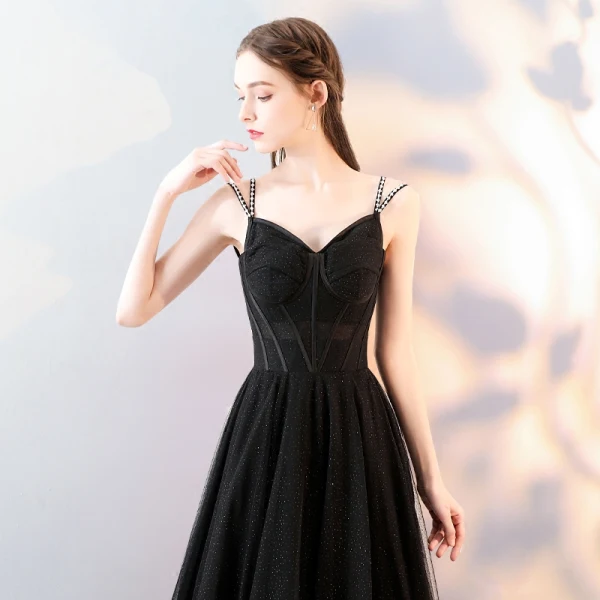 Elegante Schwarz Abendkleider 2018 A Linie Spaghettiträger Rückenfreies Ärmellos Hof-Schleppe Festliche Kleider