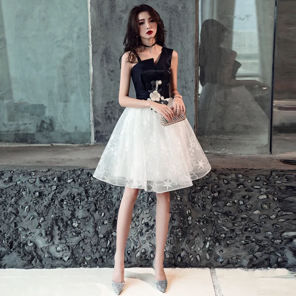Modern / Fashion Black Homecoming Graduation Dresses 2019 A-Line / Princess Lace Appliques Star Shoulders Sleeveless Backless Knee-Length Formal Dresses