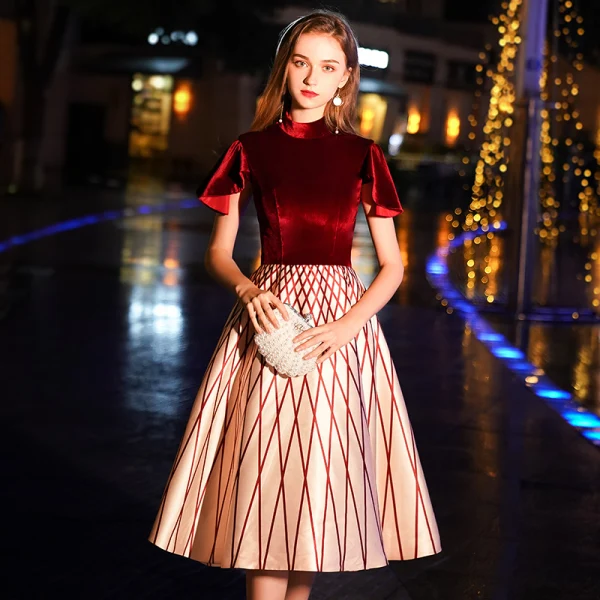 Chic / Beautiful Burgundy Striped Homecoming Graduation Dresses 2019 A-Line / Princess High Neck Suede Short Sleeve Tea-length Formal Dresses