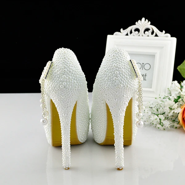 Lovely White Wedding Shoes 2019 Pearl Bow Tassel Rhinestone 14 cm Stiletto Heels Round Toe Wedding Pumps