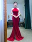 Sexy Einfarbig Rot Abendkleider 2019 Meerjungfrau Neckholder Wildleder Rückenfreies Handgefertigt Perlenstickerei Ärmellos Gespaltete Front Sweep / Pinsel Zug Festliche Kleider