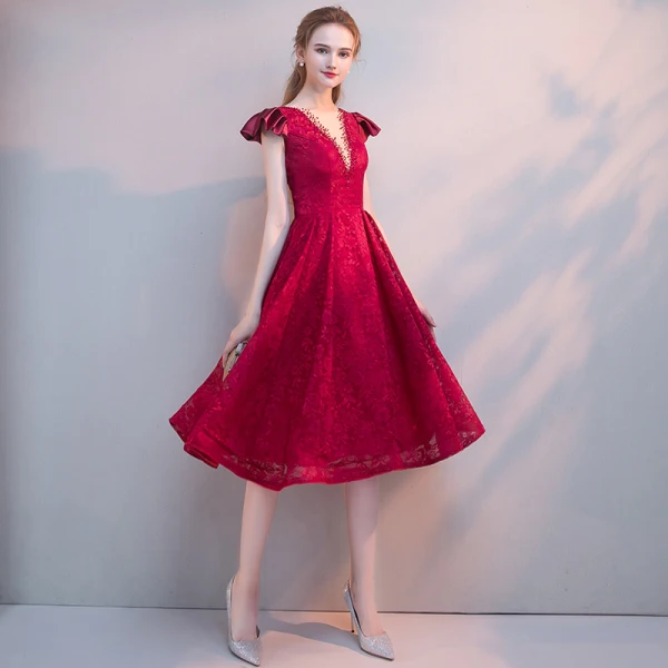 Chic / Beautiful Burgundy Homecoming Graduation Dresses 2019 A-Line / Princess Deep V-Neck Beading Lace Flower Cap Sleeves Backless Tea-length Formal Dresses