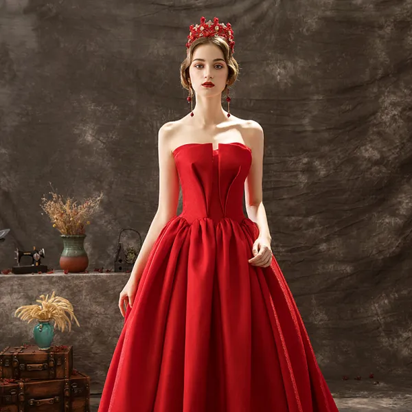 Audrey Hepburn Style Solid Color Red Prom Dresses 2019 A Line Princess Strapless Sleeveless Backless Court Train Formal Dresses