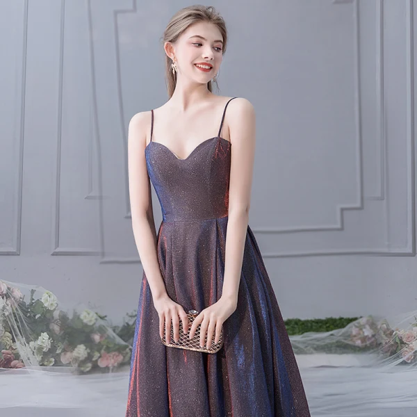 Charmant Violett Abendkleider 2019 A Linie Spaghettiträger Glanz Polyester Ärmellos Rückenfreies Lange Festliche Kleider