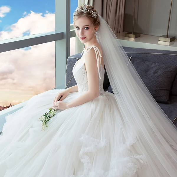 Schöne Ivory / Creme Brautkleider / Hochzeitskleider 2019 A Linie Spaghettiträger Perlenstickerei Spitze Blumen Ärmellos Rückenfreies Fallende Rüsche Kathedrale Schleppe