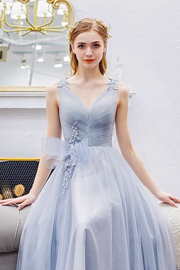 Élégant Gris Robe De Bal 2019 Princesse V-Cou En Dentelle Fleur Noeud Sans Manches Dos Nu Longue Robe De Ceremonie