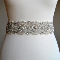 Luxus / Herrlich Ivory / Creme Hochzeit Schärpen 2020 Satin Metall Perlenstickerei Kristall Perle Strass Hochzeits Ball Brautaccessoires