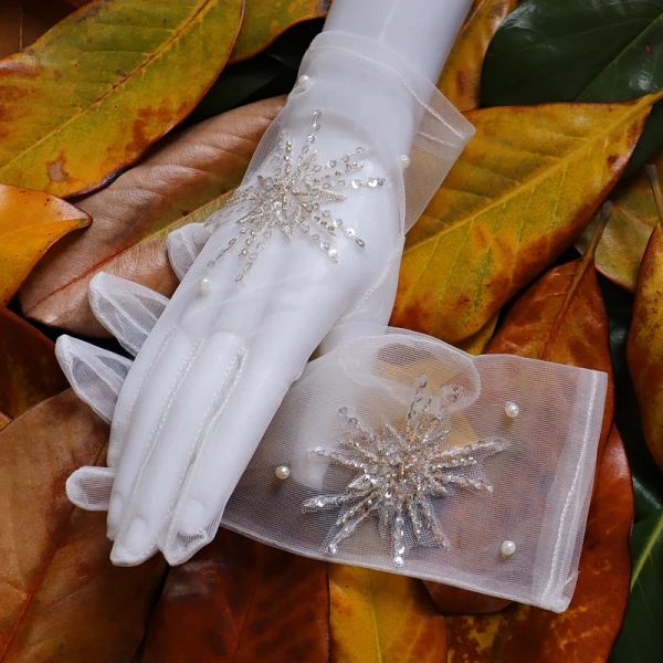 Glamorous Romantic White Bridal Gloves 2020 Tulle Beading Crystal Pearl Rhinestone Prom Wedding Accessories