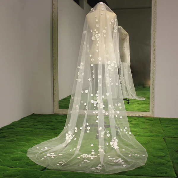 Chic / Beautiful 2017 White Appliques Tulle Lace Wedding Veils