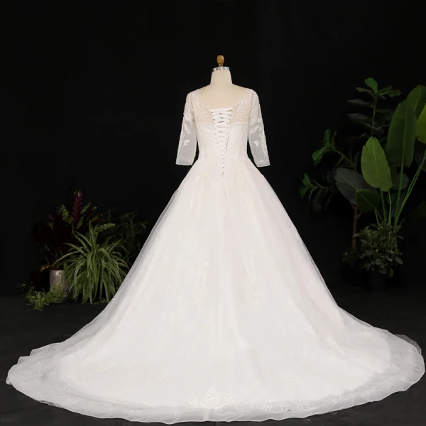 Vintage / Retro Ivory Plus Size Ball Gown Wedding Dresses 2021 U-Neck 3D Lace Tulle Satin Long Sleeve Handmade  Appliques Backless Chapel Train Wedding