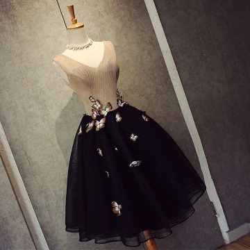 Chic Belle Noire Robe De Graduation 2018 Princesse Tulle V Cou Perlage Papillon Dos Nu De Retour Robe De Ceremonie