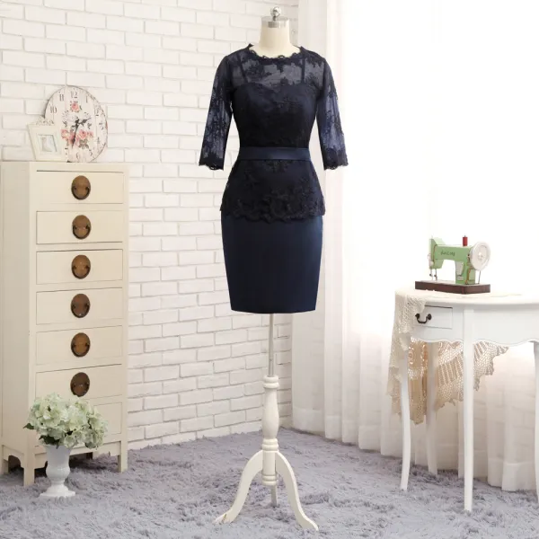 Modest / Simple Navy Blue Short Trumpet / Mermaid Mother Of The Bride Dresses 2019 Lace Satin U-Neck Appliques Backless Embroidered Church Wedding Party Dresses