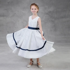 Simple Blanche Robe Ceremonie Fille 2018 Princesse V Cou Sans Manches Ceinture Thé Longueur Volants Robe Pour Mariage