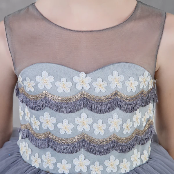 Mode Silber Durchsichtige Mädchenkleider 2018 A Linie Rundhalsausschnitt Ärmellos Applikationen Blumen Quaste Kurze Fallende Rüsche Kleider Für Hochzeit