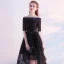 Schöne Schwarz Cocktailkleider 2017 A Linie Off Shoulder 1/2 Ärmel Blumen Stoffgürtel Asymmetrisch Rüschen Rückenfreies Festliche Kleider