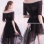 Schöne Schwarz Cocktailkleider 2017 A Linie Off Shoulder 1/2 Ärmel Blumen Stoffgürtel Asymmetrisch Rüschen Rückenfreies Festliche Kleider