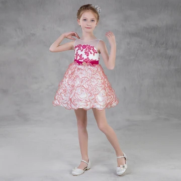 Stylowe Modne Cukierki Różowy Organza Lato Sukienki Dla Dziewczynek 2018 Princessa Przezroczyste Wycięciem Bez Rękawów Aplikacje Z Koronki Szarfa Krótkie Kaskadowe Falbany Bez Pleców Sukienki Na Wesele