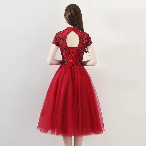 Chinese style Burgundy Homecoming Graduation Dresses 2018 A-Line / Princess High Neck Short Sleeve Glitter Beading Tea-length Ruffle Backless Formal Dresses