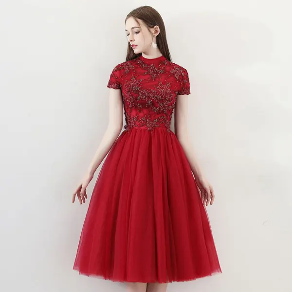 Chinese style Burgundy Homecoming Graduation Dresses 2018 A-Line / Princess High Neck Short Sleeve Glitter Beading Tea-length Ruffle Backless Formal Dresses