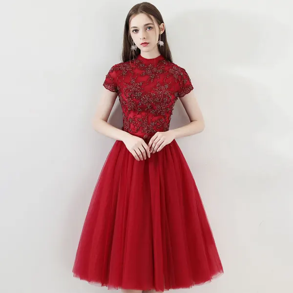 Chinese style Burgundy Homecoming Graduation Dresses 2018 A-Line / Princess High Neck Short Sleeve Glitter Beading Tea-length Ruffle Backless Formal Dresses