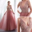 Luxus / Herrlich Rosa Abendkleider 2018 A Linie V-Ausschnitt Ärmellos Perle Strass Pailletten Gespaltete Front Sweep / Pinsel Zug Rüschen Rückenfreies Festliche Kleider