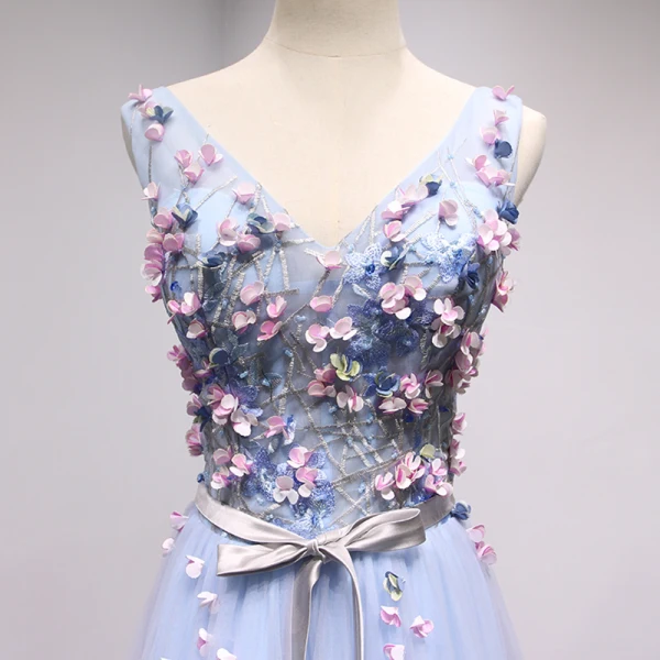 Chic / Beautiful Sky Blue Evening Dresses  2018 A-Line / Princess V-Neck Sleeveless Appliques Flower Sash Floor-Length / Long Ruffle Backless Formal Dresses