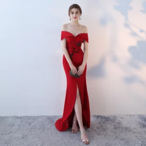 Élégant Bordeaux Robe De Soirée 2018 Trompette Sirène De L Épaule Manches Courtes Perle Cristal Perlage Ceinture Fendue Devant Train De Balayage Dos Nu Robe De Ceremonie