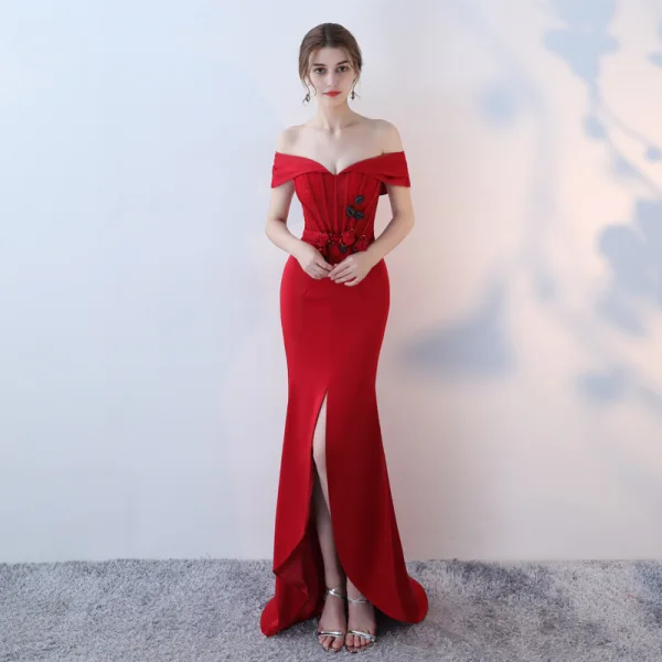 Elegante Burgunderrot Abendkleider 2018 Mermaid Off Shoulder Kurze Ärmel Perle Kristall Perlenstickerei Stoffgürtel Gespaltete Front Sweep / Pinsel Zug Rückenfreies Festliche Kleider
