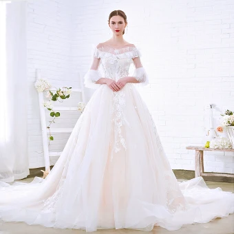 Charmant Champagne Robe De Mariée 2018 Princesse De L Épaule 3 4 Manches Dos Nu Appliques En Dentelle Cathedral Train Volants