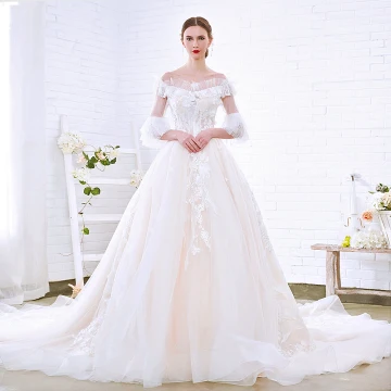 Charmig Champagne Bröllopsklänningar 2018 Prinsessa Av Axeln 3 4 Ärm Halterneck Appliqués Spets Cathedral Train Ruffle