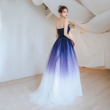 Élégant Bleu Marine Dégradé De Couleur Robe De Soirée 2018 Princesse Amoureux Sans Manches Appliques En Dentelle Perlage Train De Balayage Volants Dos Nu Robe De Ceremonie