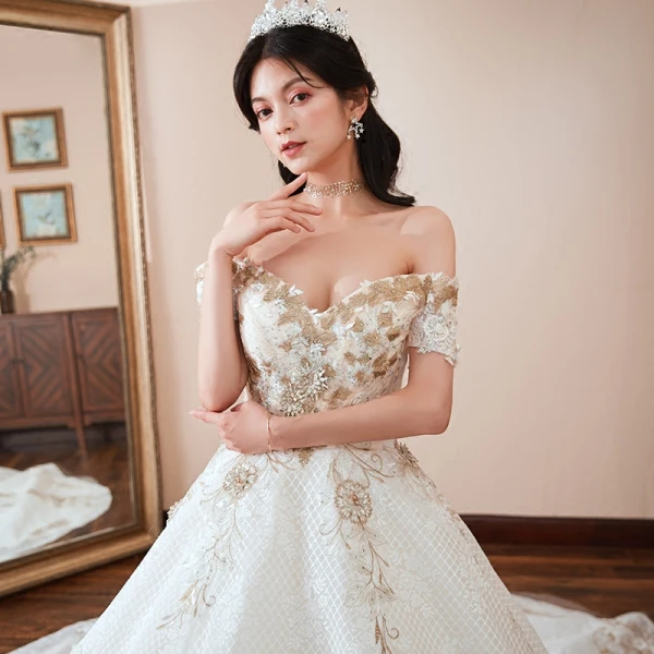 Schöne Weiß Brautkleider 2018 Ballkleid Off Shoulder Kurze Ärmel Rückenfreies Applikationen Mit Spitze Strass Kathedrale Schleppe Rüschen