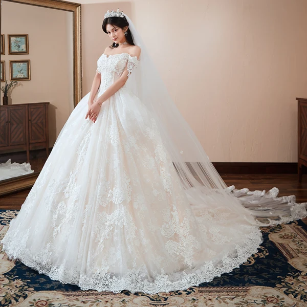 Chic / Belle Champagne Robe De Mariée 2018 Robe Boule De l'épaule Manches Courtes Dos Nu Appliques En Dentelle Perle Paillettes Chapel Train Volants